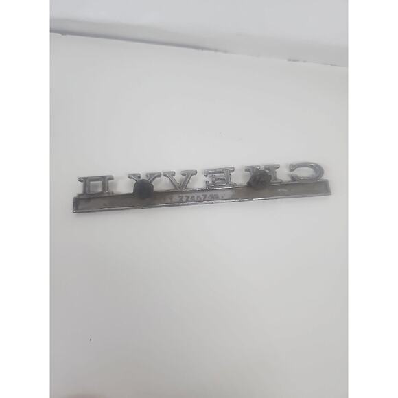 CHEVROLET CHEVY II EMBLEM ORNAMENT " CHEVY II " Part Number 7745749 - Picture 4 of 5